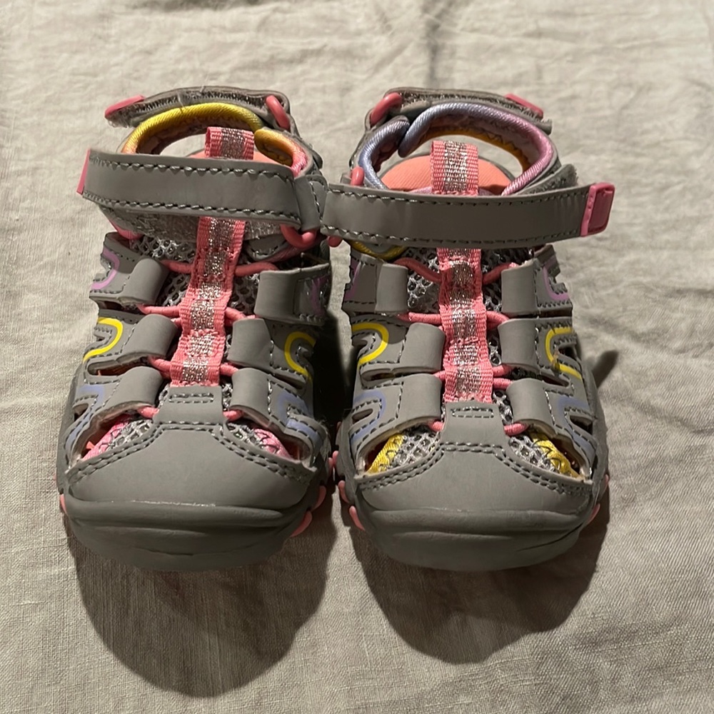 Sandal shoes